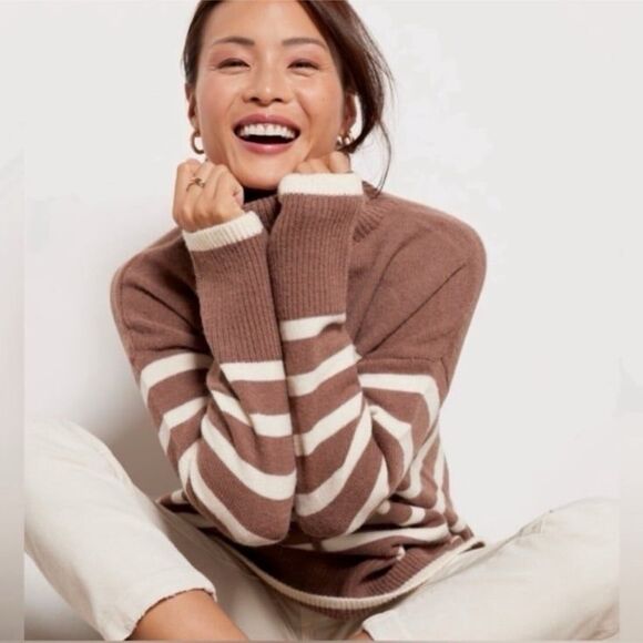 Line and Dot Sweater - Picture 1 of 11